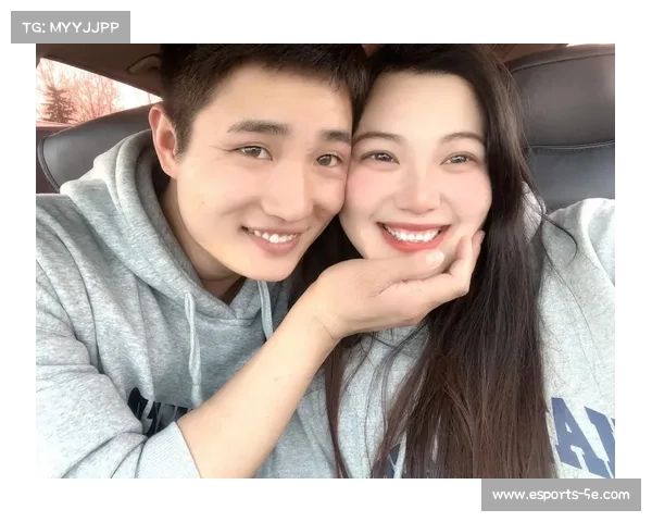 容子峰晒与女友甜蜜合照大秀恩爱宣言我们就是天下第一好情侣