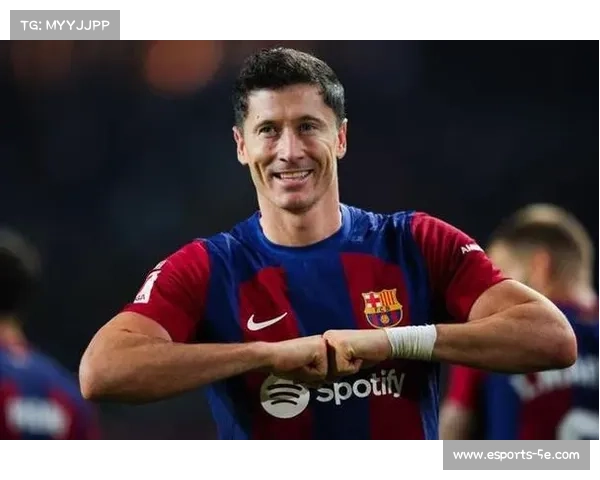 莱万拒绝沙特高薪邀约，决定留队至赛季末